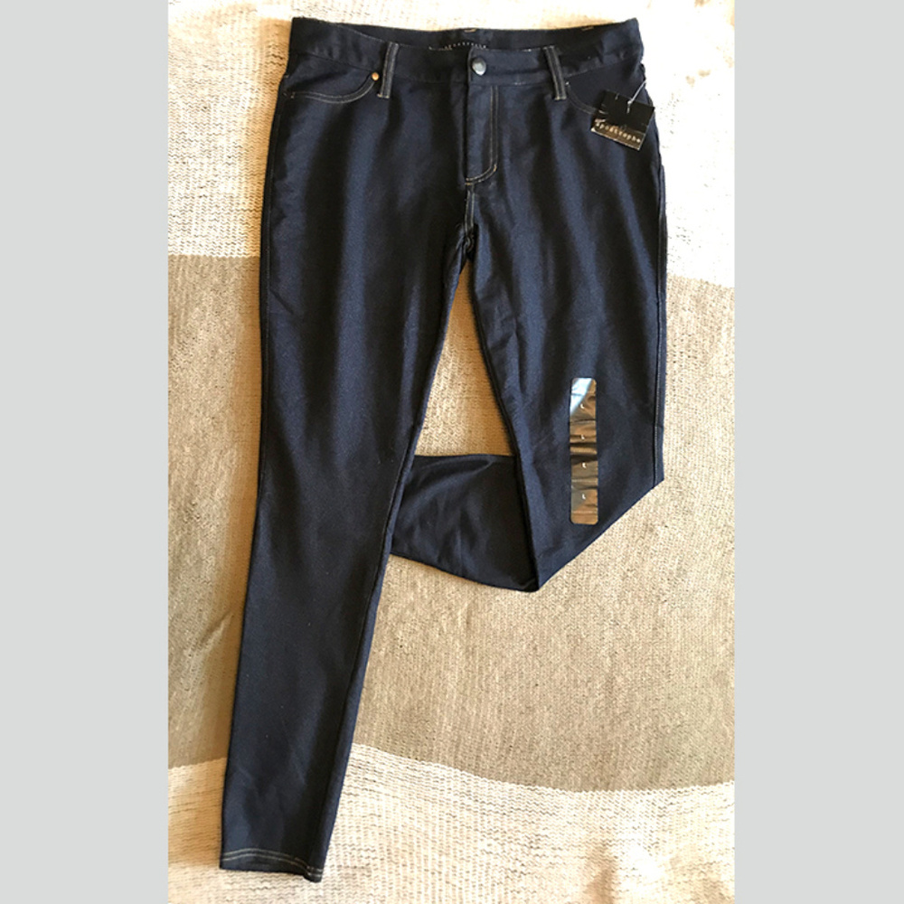 NWT Apostrophe Jegging